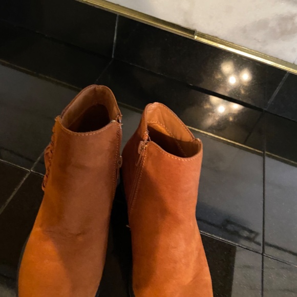 Bamboo Womens Sadie-48S Ankle Booties Brown Cuban Heel Zip Up Fringe 5.5 New - Picture 11 of 16